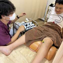 野球で膝の軟部組織を損傷した中学生｜鍼施術による可動域の変化