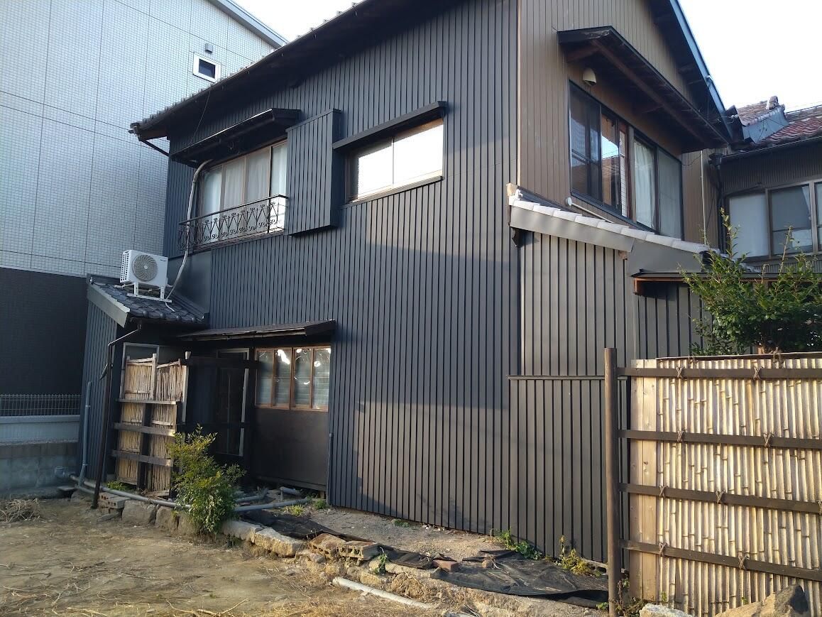 岡崎市大黒屋旅館様ガルバリウム鋼板カバー工法