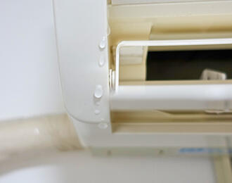 エアコンから水漏れしている